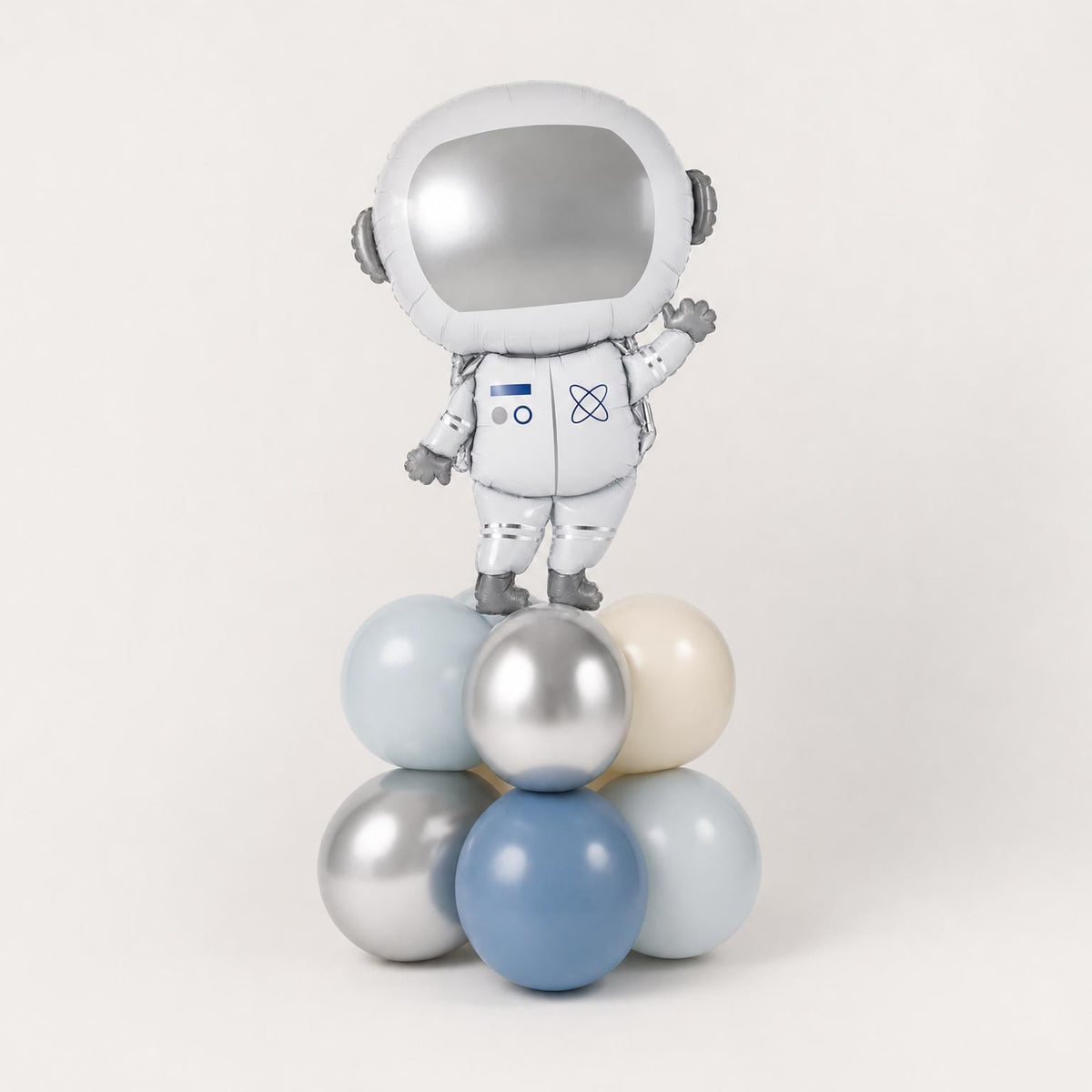 Space Astronaut balloon tower: 8 latex balloons topped with an Astronaut foil