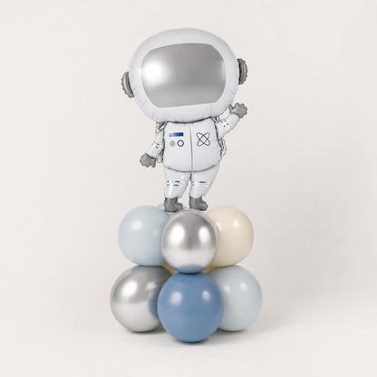 Space Astronaut balloon tower: 8 latex balloons topped with an Astronaut foil